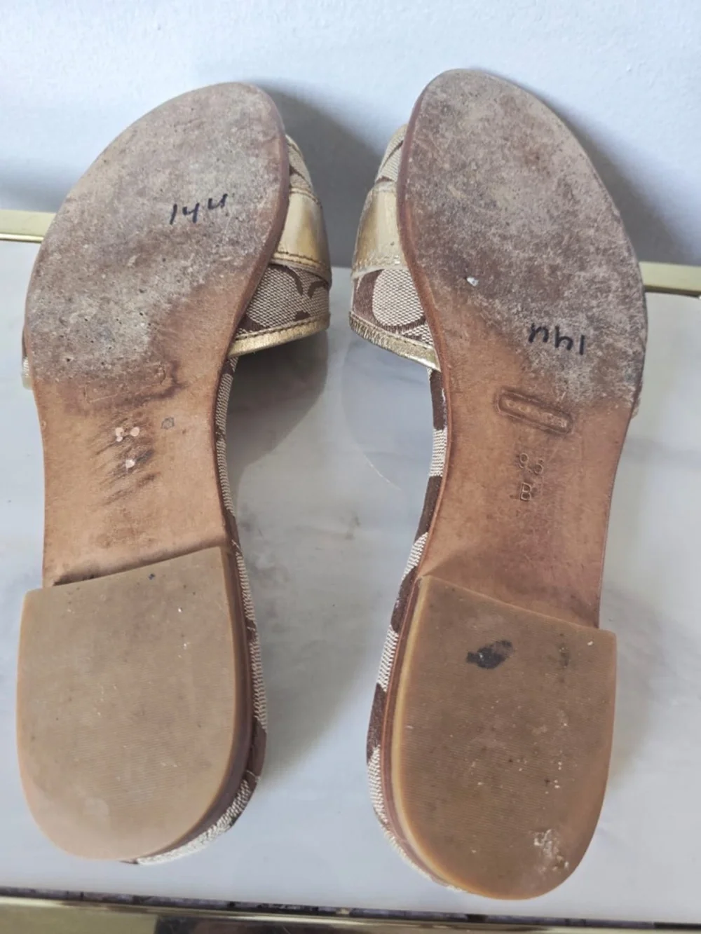 Coach Amazing Gold Leather Flat Slide Sandals Gold Buckle 9.5B - Picture 6 of 6